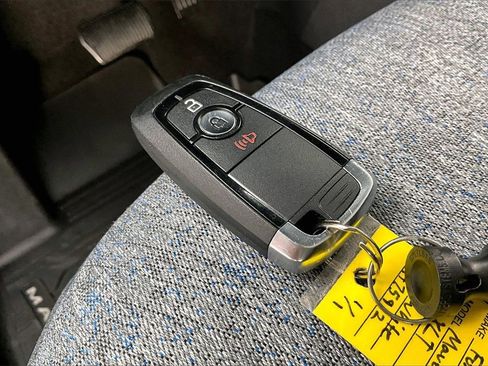 Used 2025 Ford Maverick XLT image 11