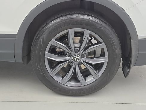 Used 2023 Volkswagen Tiguan SE FWD image 33
