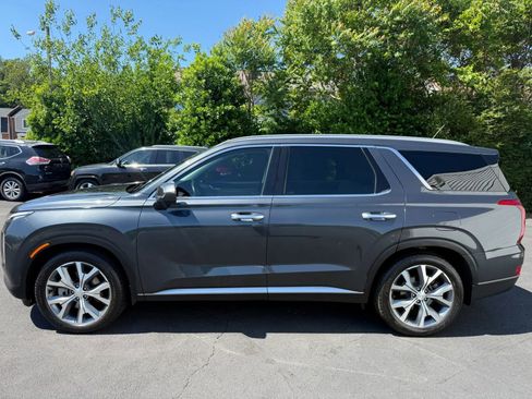 Used 2020 Hyundai Palisade SEL w/ Premium Package FWD image 2