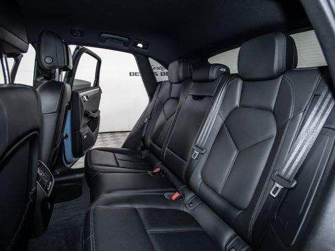 Used 2022 Porsche Macan AWD/4WD image 14