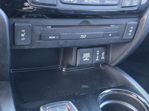 Used 2017 Honda Pilot Touring image 26