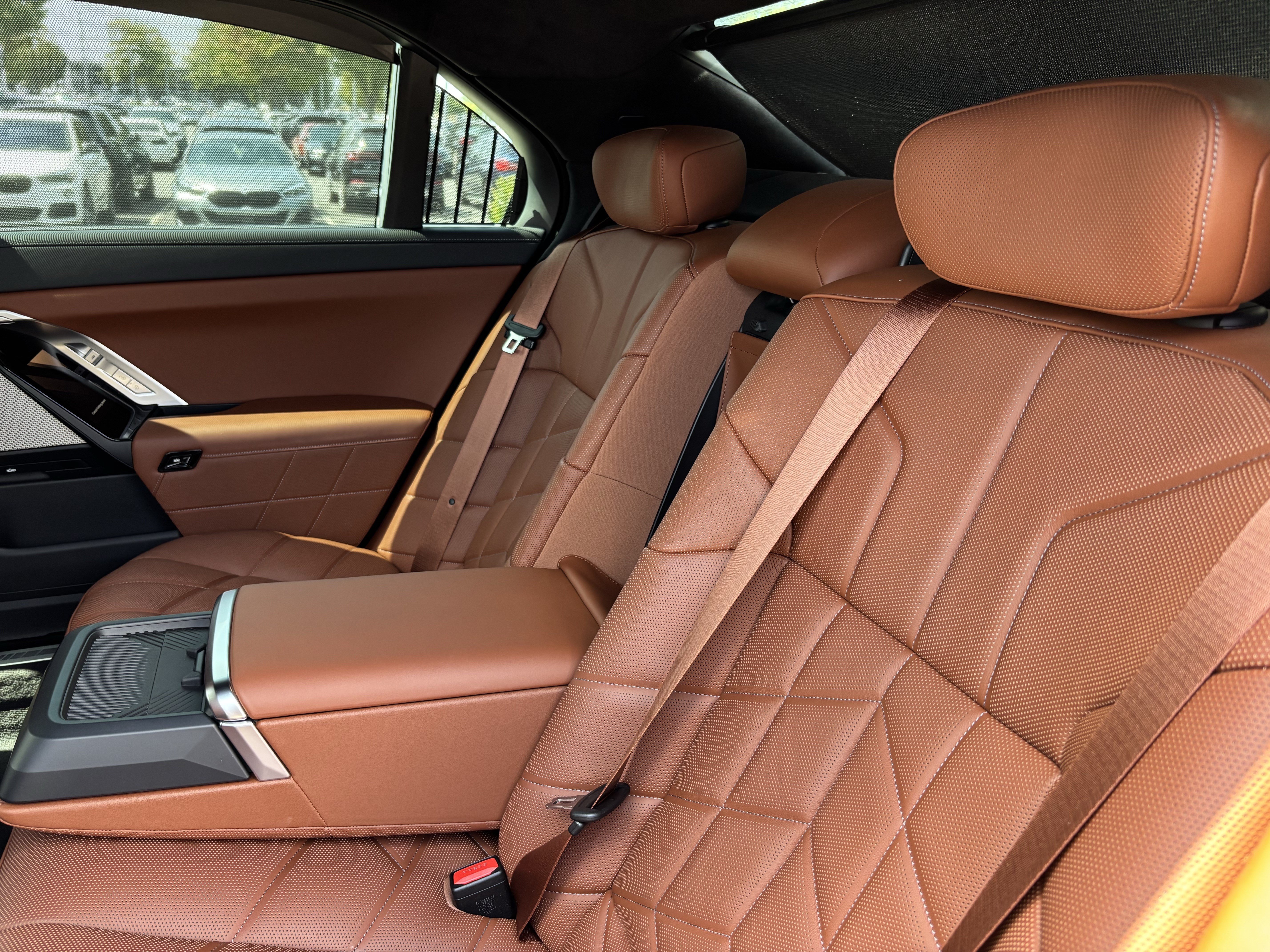 Certified 2025 BMW 750e xDrive w/ Executive Package AWD/4WD image 33