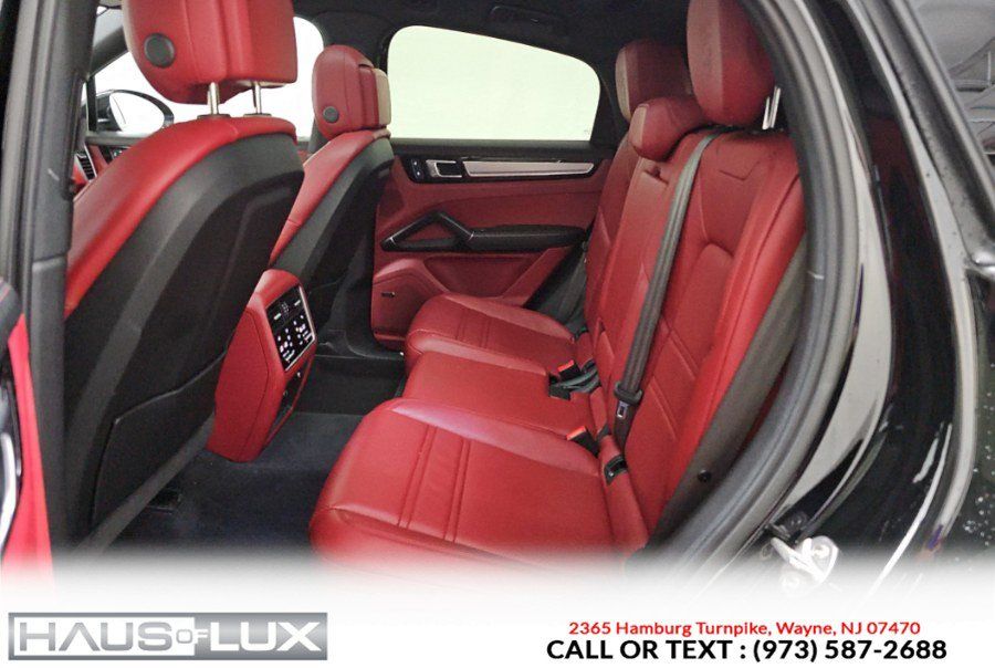 Used 2023 Porsche Cayenne Platinum Edition AWD/4WD image 5