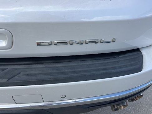 Used 2021 GMC Yukon XL Denali w/ Denali Premium Package image 8