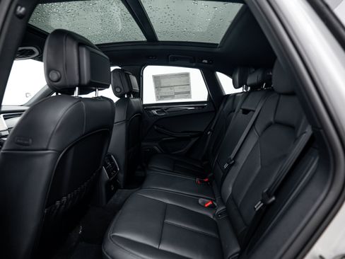 Certified 2026 Porsche Macan AWD/4WD image 23