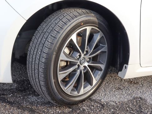 Used 2016 Toyota Avalon XLE Premium image 18