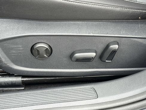 Used 2025 Volkswagen Jetta SE w/ Sunroof Package image 16