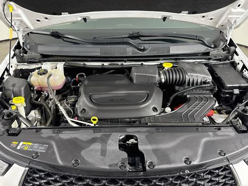 Used 2024 Chrysler Pacifica Touring-L FWD image 30