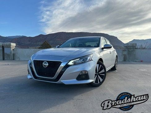 Used 2019 Nissan Altima 2.5 SV image 1