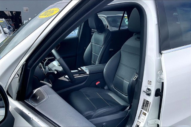 Used 2026 Mercedes-Benz GLC 300 4MATIC image 6