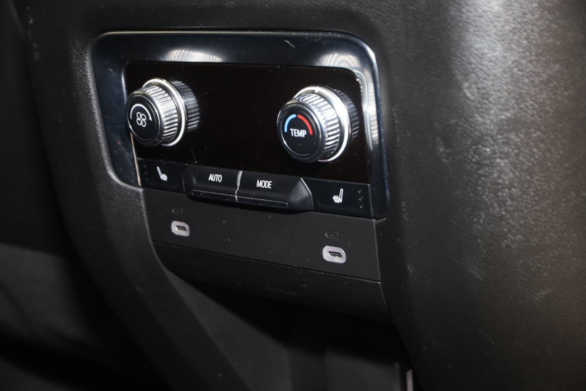 Used 2024 GMC Yukon Denali AWD/4WD image 16