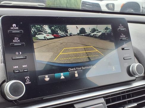 Used 2018 Honda Accord EX image 18