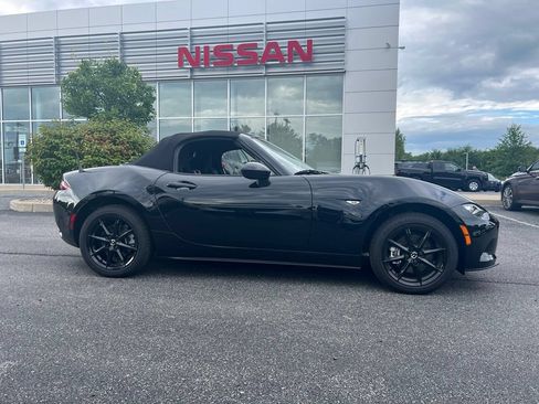 Used 2024 MAZDA MX-5 Miata Sport RWD image 17