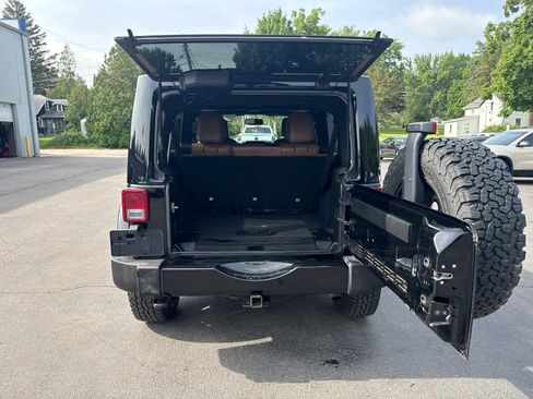 Used 2016 Jeep Wrangler Unlimited Sahara w/ Max Tow Package AWD/4WD image 15