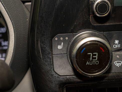 Certified 2024 Toyota Highlander XLE image 17