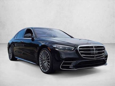 Used 2023 Mercedes-Benz S 580 4MATIC Sedan image 3