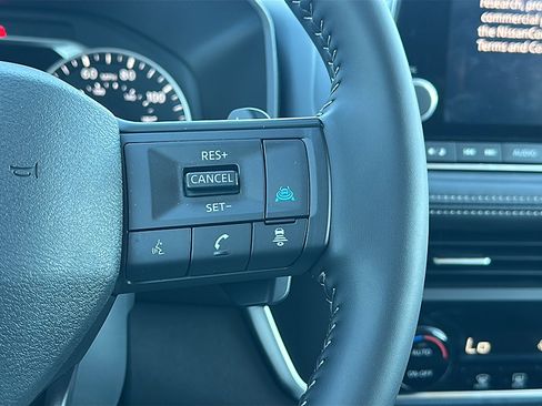 Certified 2025 Nissan Rogue SV image 28