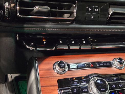 Used 2022 Lincoln Aviator Grand Touring w/ Elements Package Plus AWD/4WD image 33