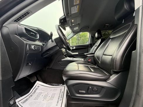 Used 2022 Ford Explorer XLT w/ Equipment Group 202A image 23