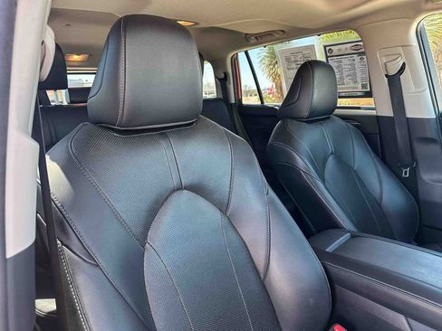 Used 2020 Toyota Highlander Limited image 25