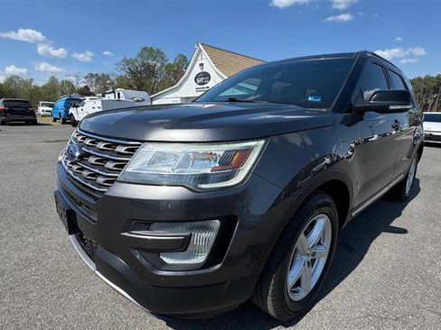 Used 2016 Ford Explorer XLT w/ Equipment Group 202A image 12