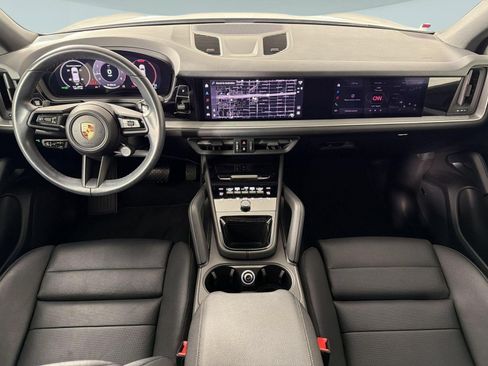 Certified 2024 Porsche Cayenne AWD/4WD image 16