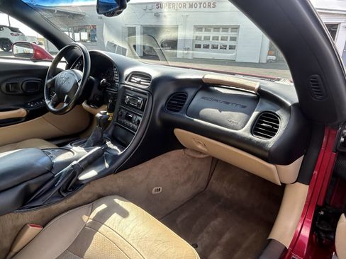 Used 2001 Chevrolet Corvette Coupe w/ Preferred Equipment Group2 image 19