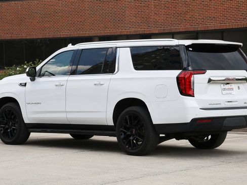 Used 2022 GMC Yukon XL SLE w/ Gmc Pro Safety Plus Package AWD/4WD image 2