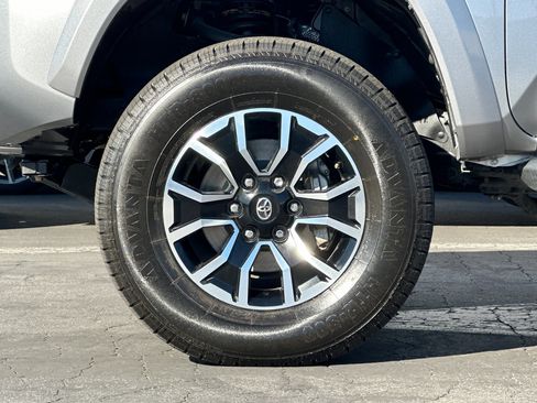 Used 2021 Toyota Tacoma TRD Sport image 25