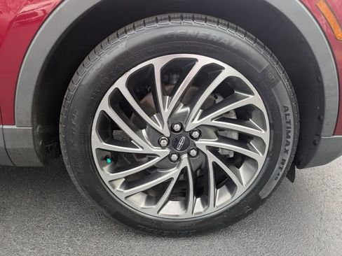 Used 2019 Lincoln Nautilus Reserve image 11