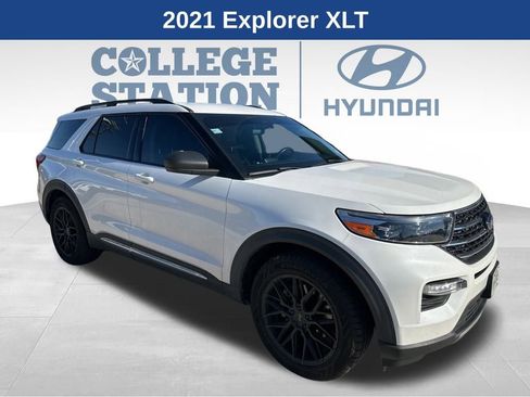 Used 2021 Ford Explorer XLT w/ Equipment Group 202A image 1