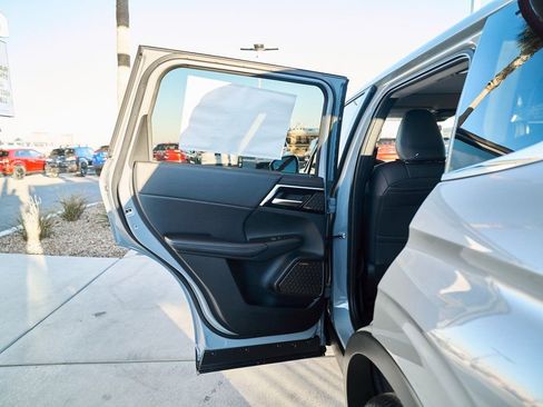 New 2026 Mitsubishi Outlander SE FWD image 16