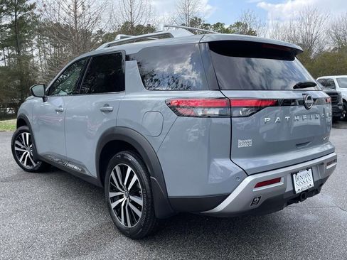 Used 2024 Nissan Pathfinder Platinum image 5