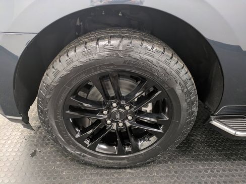 Used 2023 Ford Expedition XLT image 7