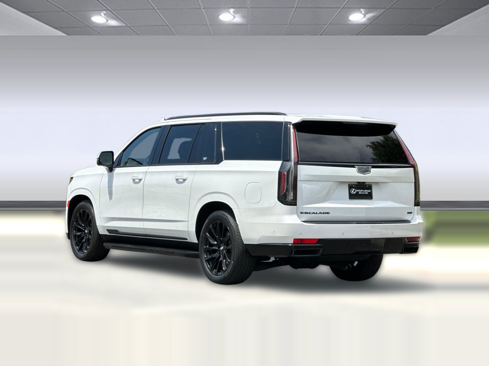Used 2024 Cadillac Escalade ESV Sport Platinum w/ LPO, ONYX Package AWD/4WD image 3