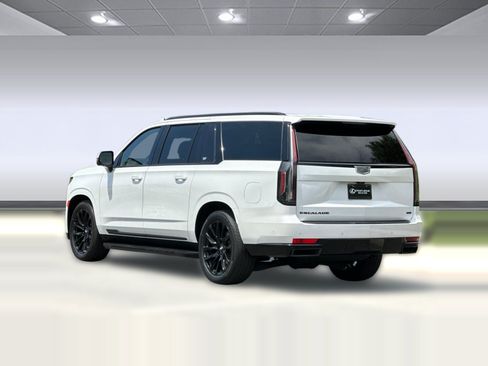 Used 2024 Cadillac Escalade ESV Sport Platinum w/ LPO, ONYX Package AWD/4WD image 3