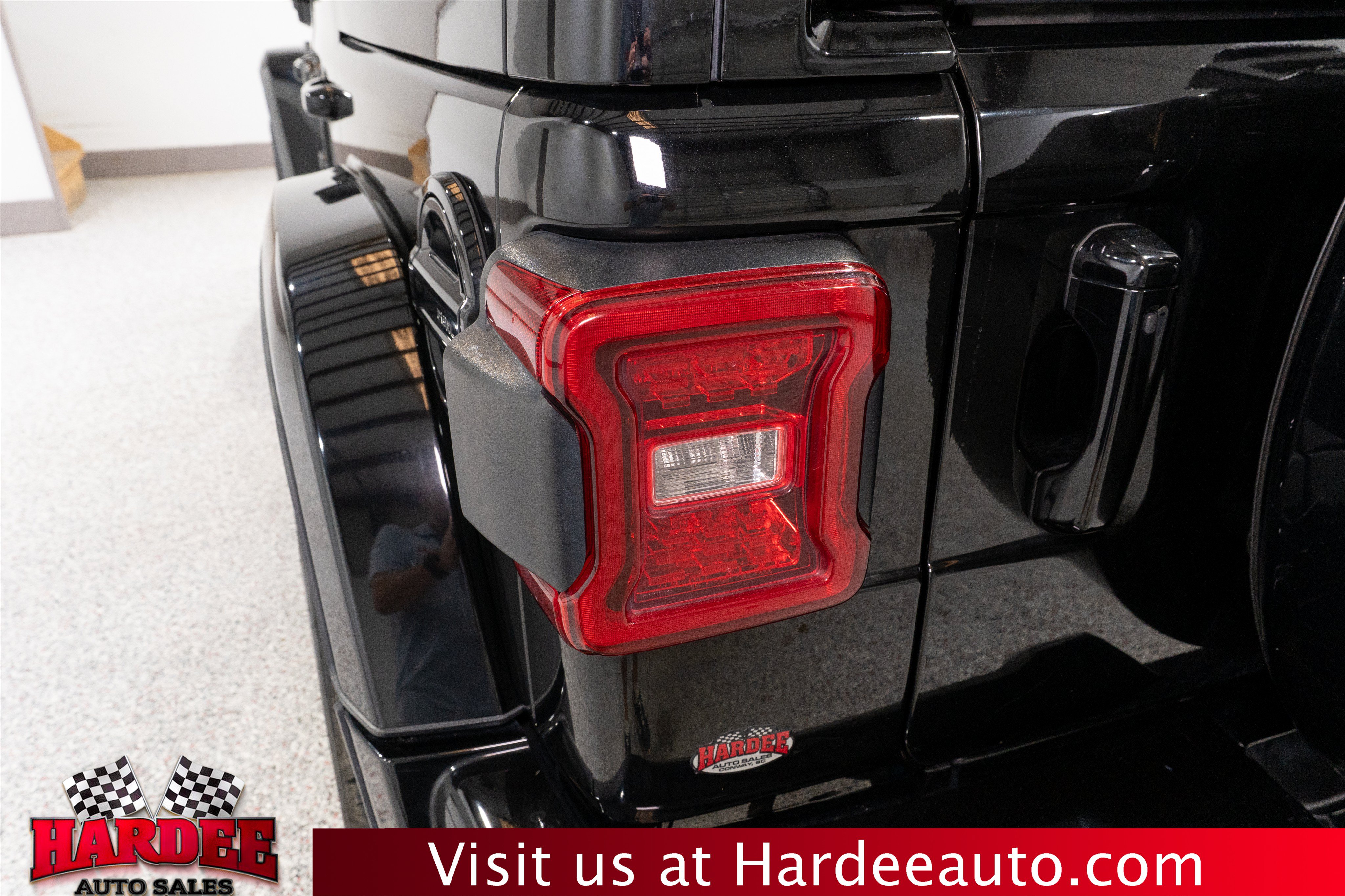 Used 2022 Jeep Wrangler Unlimited Sahara AWD/4WD image 9
