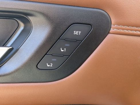 Used 2023 Nissan Pathfinder Platinum image 17