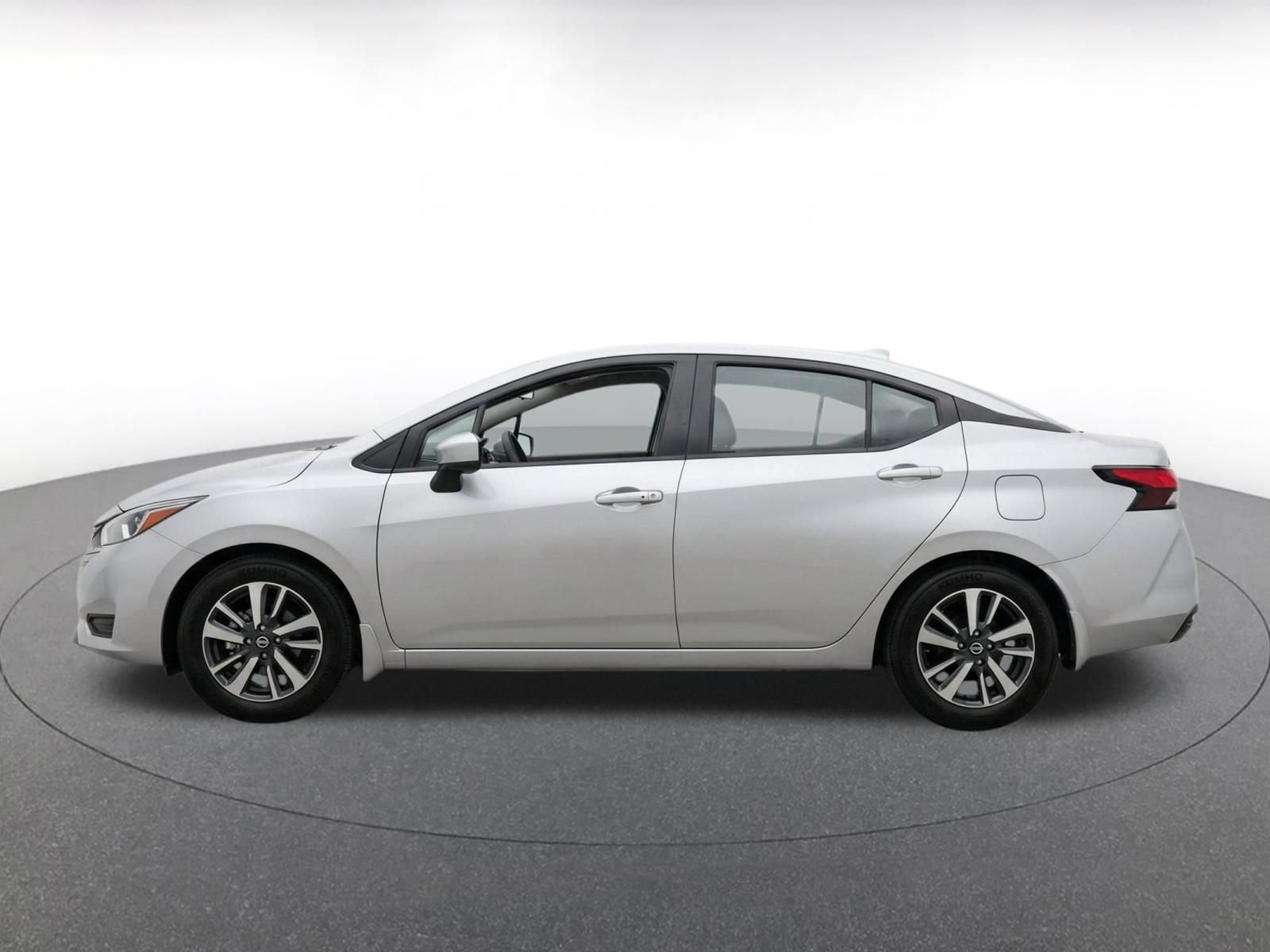 Used 2025 Nissan Versa SV FWD image 4