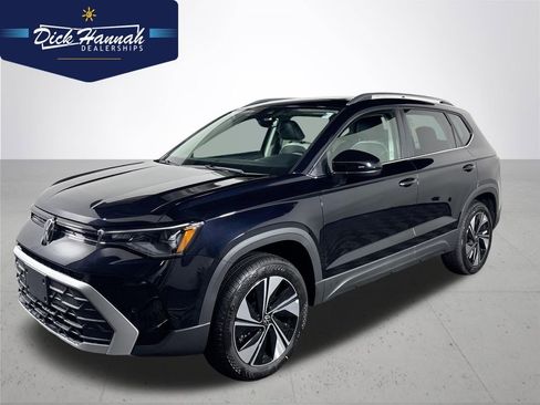 New 2025 Volkswagen Taos SE image 1