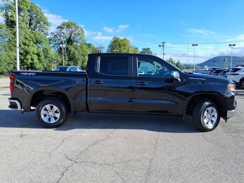 Used 2026 Chevrolet Silverado 1500 LT AWD/4WD image 3