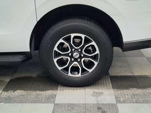 Used 2024 Ford Expedition Max XLT image 18