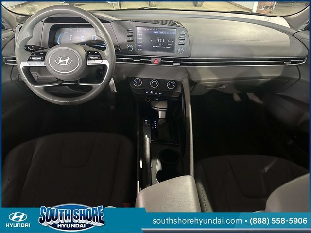 Certified 2024 Hyundai Elantra SE FWD image 15