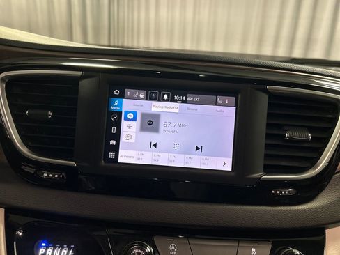 Used 2024 Chrysler Voyager LX image 17