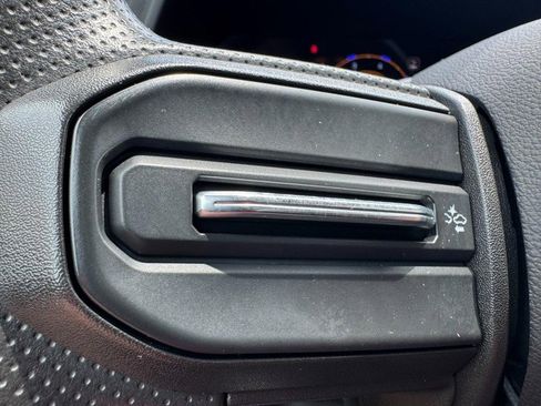 Used 2023 Chevrolet Colorado W/T RWD image 16