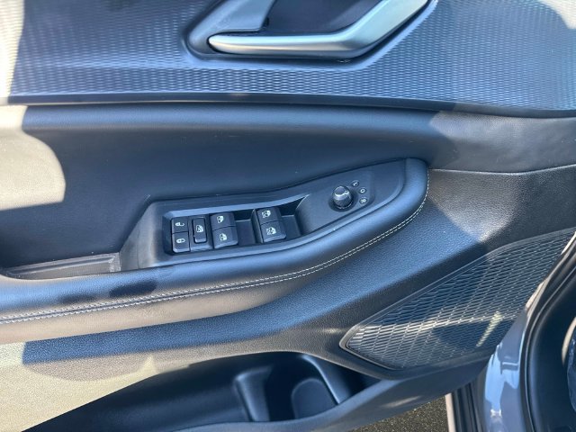 Used 2023 Jeep Grand Cherokee L Altitude AWD/4WD image 17