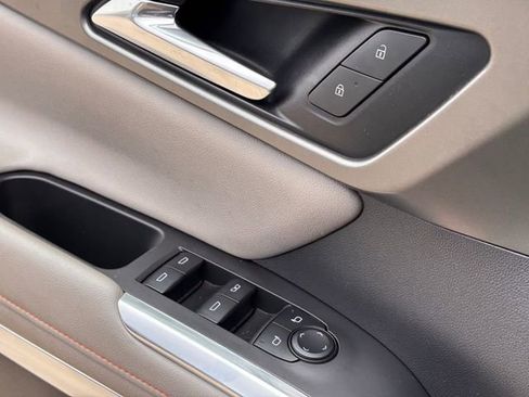 Used 2025 Chevrolet Traverse LT image 25