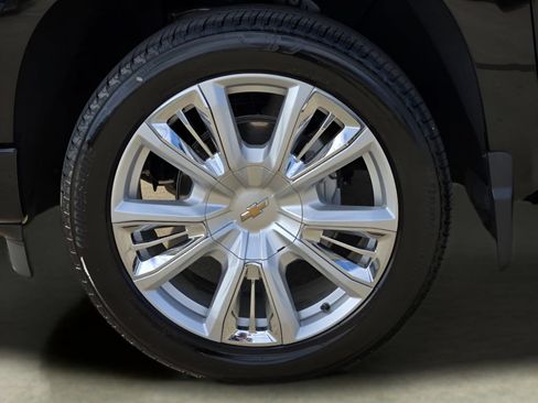 Used 2024 Chevrolet Silverado 1500 High Country w/ High Country Premium Package RWD image 11