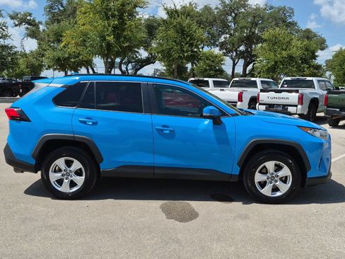 Used 2021 Toyota RAV4 XLE FWD image 6