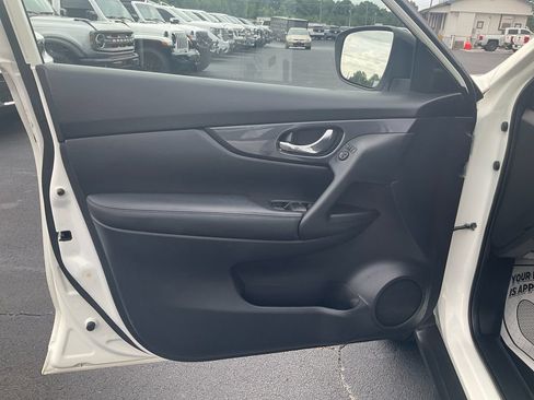 Used 2019 Nissan Rogue SV FWD image 17